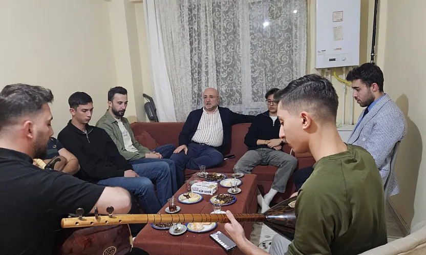 Başkan'dan Öğrenci Evine Sürpriz Ziyaret!