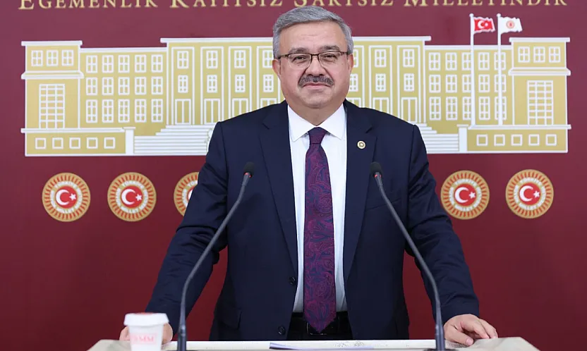 'Beceriksiz Yönetimini Örtbas Etmek İçin Beyhude Çırpınıyor'