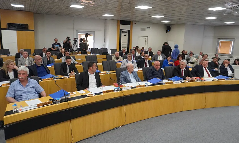 Belediye Meclisi'nde Yeni Dönem! Daha İkinci Maddede Tartışma