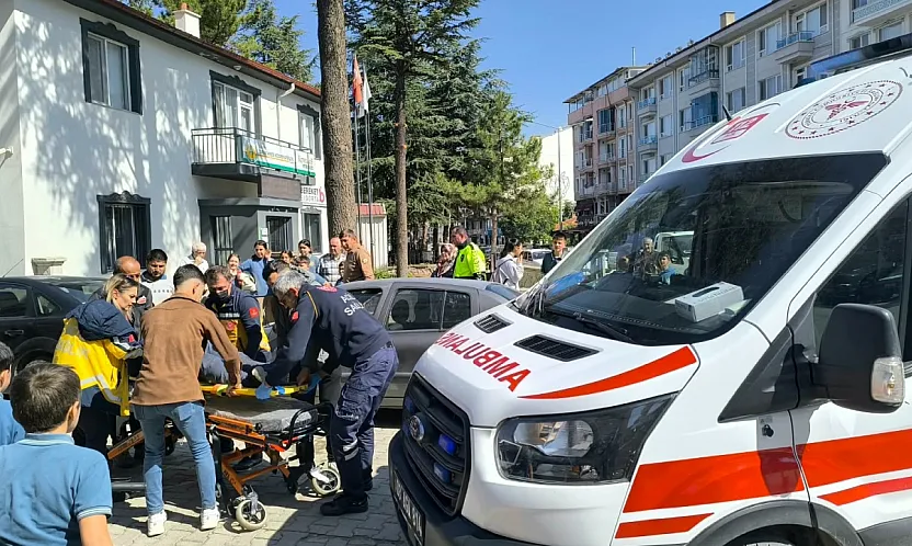 Bir Anda Kontrolden Çıktı: Yol Ortasına Devrildi!