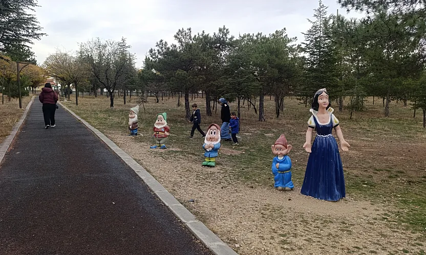 Bu Da Oldu: Pamuk Prensesin Cücelerini Çaldılar