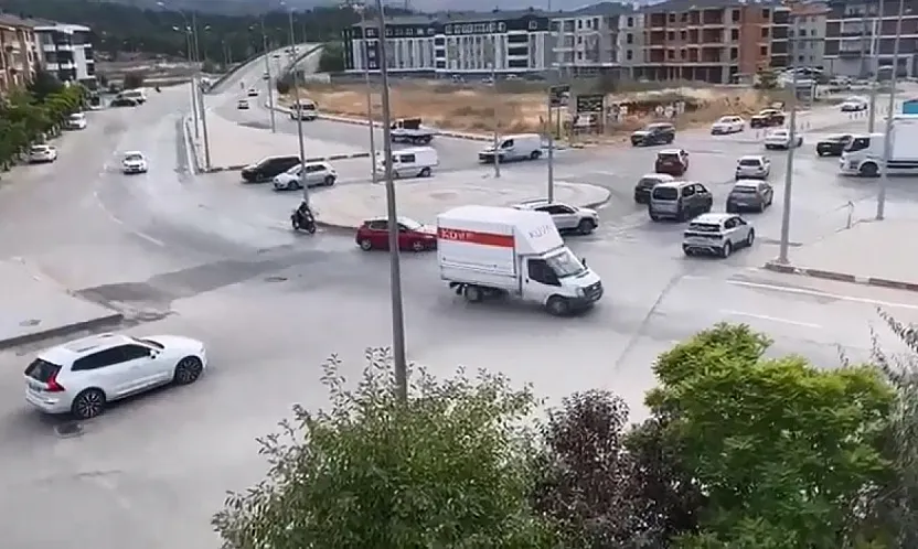 Bu Kavşak Çözüm Bekliyor