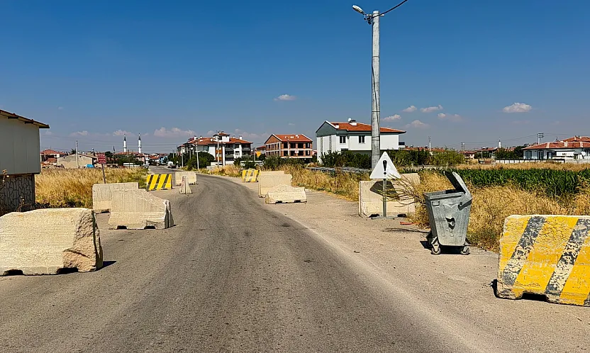Cadde Ortasında Beton Bariyer!