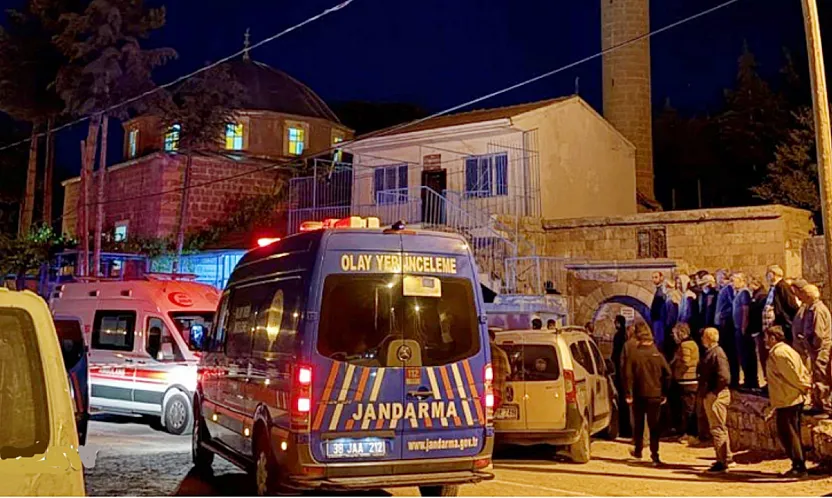Cami cemaatine Bıçakla Saldırdı, 2 Kişi Öldü