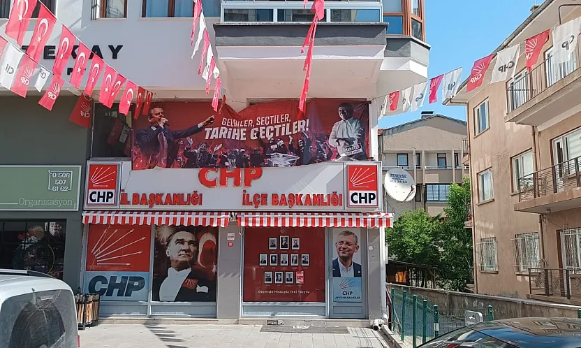 CHP Afyon İl Binası'nda 'Özel' Pankart