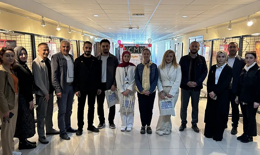 Cumhuriyet'i Afişlerle Anlattılar