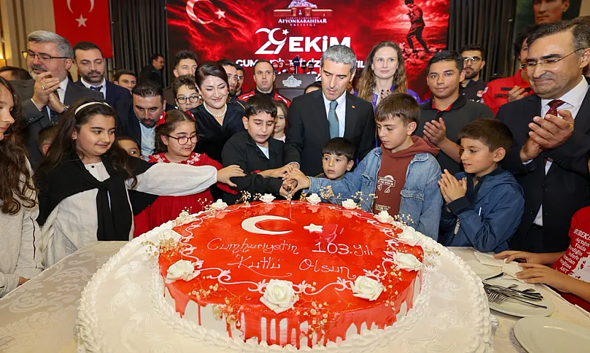 Cumhuriyet Resepsiyonu'nun Gözdeleri Gaziler ve Çocuklar