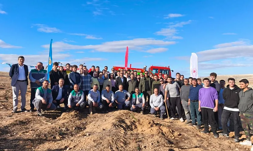 Dazkırı MYO'da Fidanlar Toprakla Buluştu