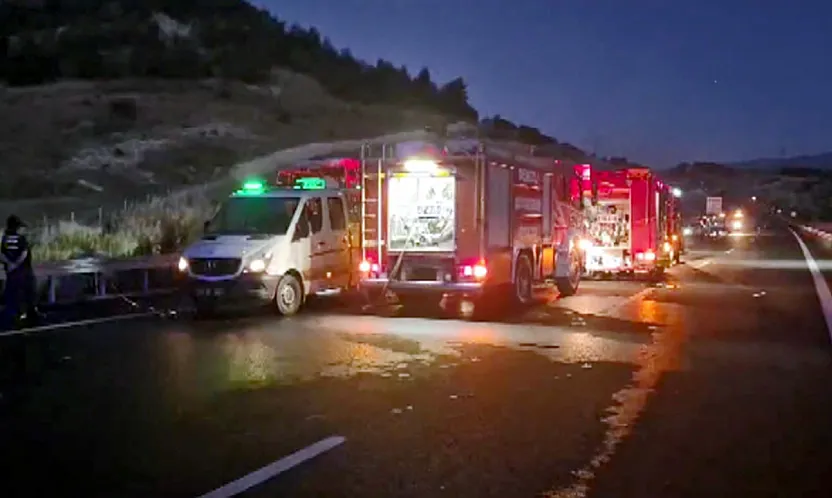 Denizli'de Bariyerlere Çarpan Yolcu Otobüsü Alev Aldı: 8 Ölü