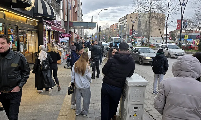 Deprem Anı Kamerada. Vali Depremle İlgili Bilgi Verdi