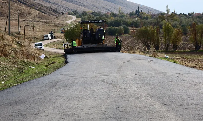 Dinar'ın Köylerinde Sıcak Asfalt Çalışmaları Başladı
