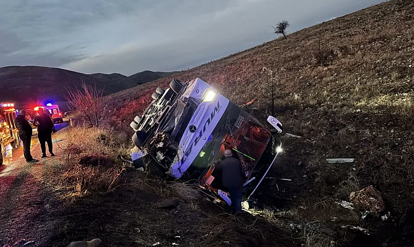 .Dinar Yolu Kana Bulandı: 2 Ölü, 21 Yaralı