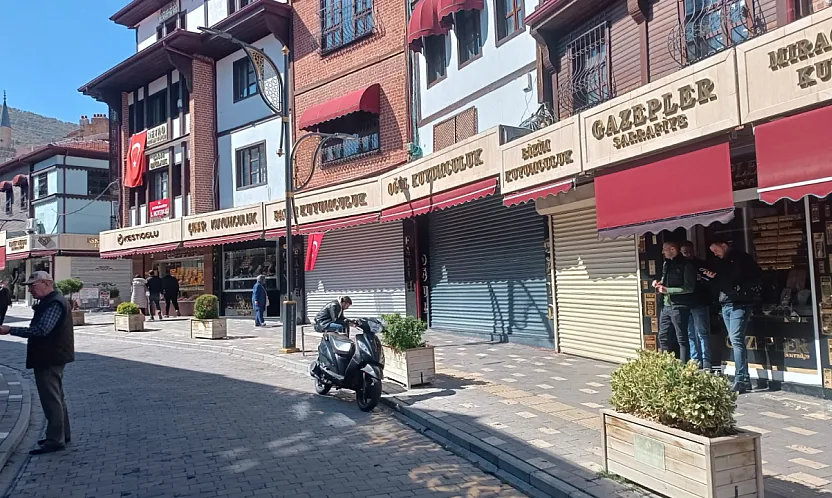 Elektrik Kesildi, Uzun Çarşı'da İşler Durdu