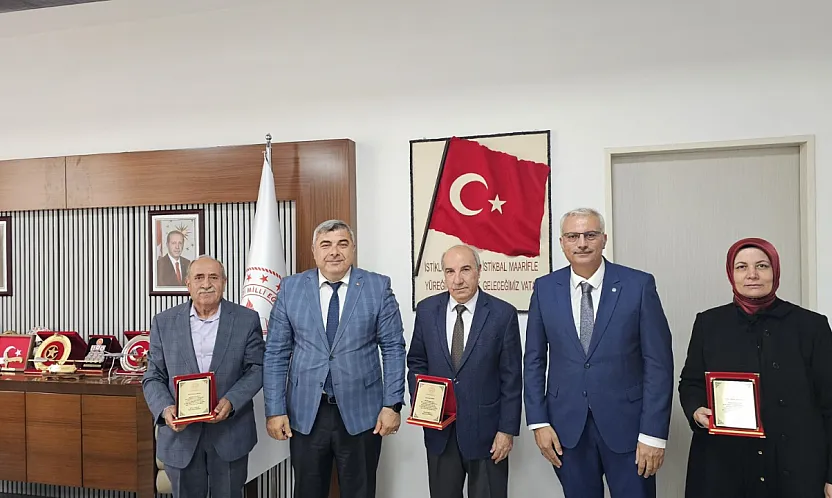 Emekli Okul Müdürlerine Plaketli Vefa