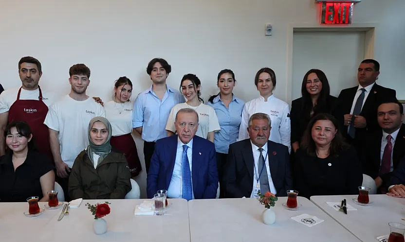 Erdoğan, Emirdağlı Ailenin New York'taki Pastanesinde Türklerle Buluştu