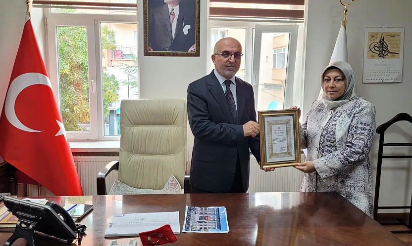 Fedakâr Müftü Yardımcısı'na Teşekkür Plaketi