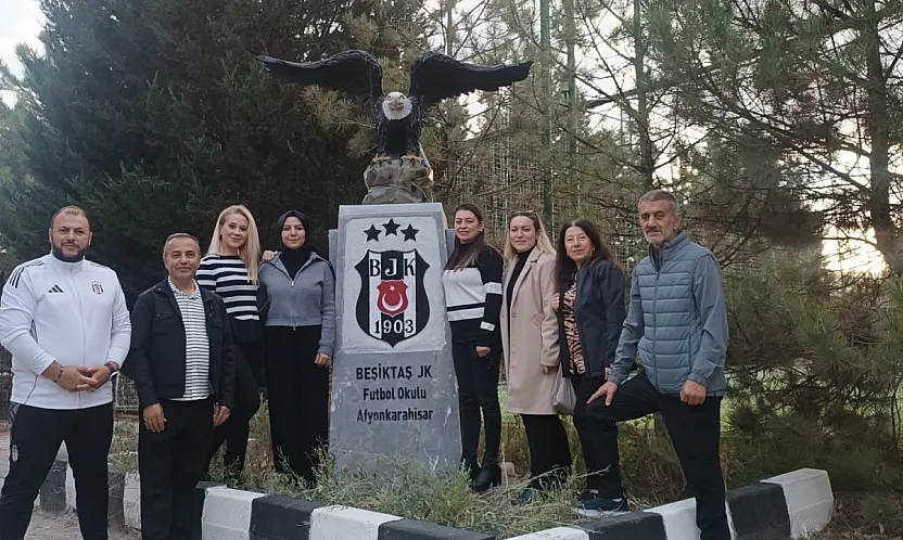 Fenerbahçeli Heykeltraş, Beşiktaş İçin Kartal Heykeli Yaptı