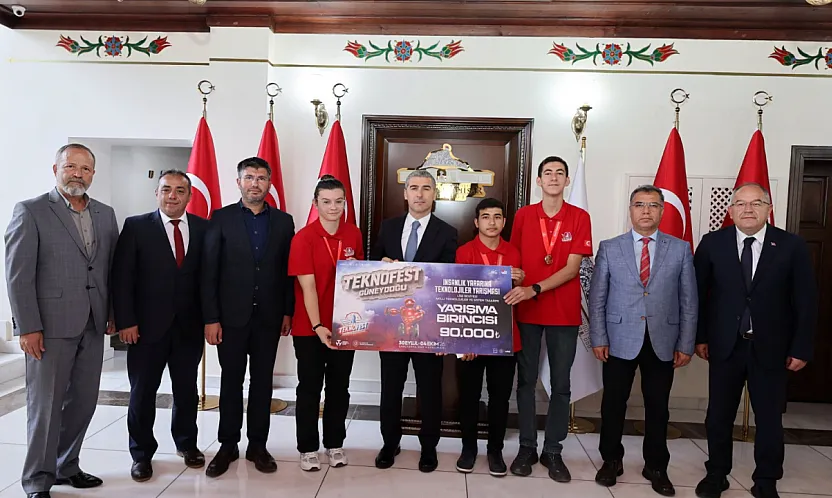 Gazi MTAL Öğrencilerinden Büyük Başarı: Depremde İletişim Sağlayan 'LORA-MESH'e Vali Övgüsü