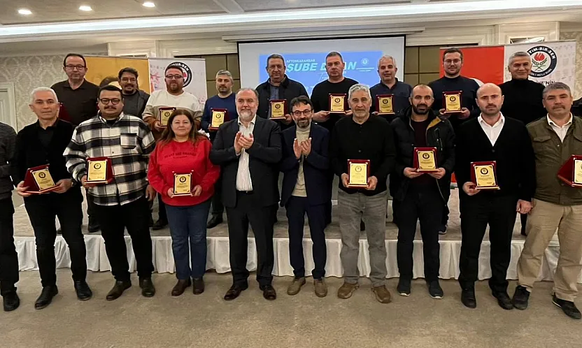 Gazlıgöl'de Dikkat Çeken Eğitim-Bir-Sen Zirvesi