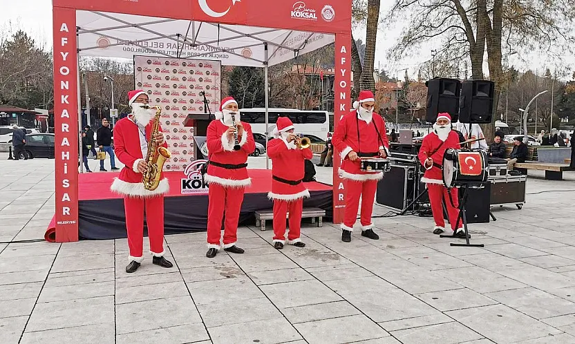 Geçen Yıl Noel Baba Kostümüyle Yapılmıştı… Bu Yıl Kutlamalar 10 Gün!