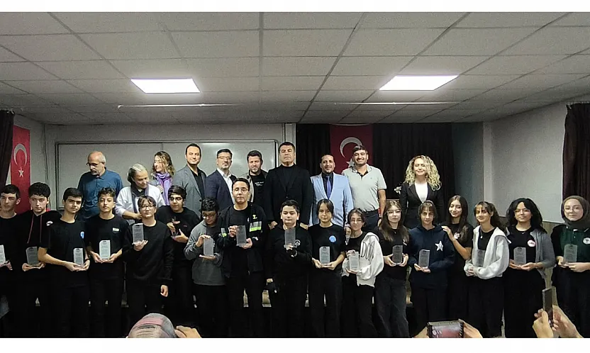 Geleceğe Güvenli Adım: 18 Öğrenci İle LGS Başarısı Taçlandırıldı