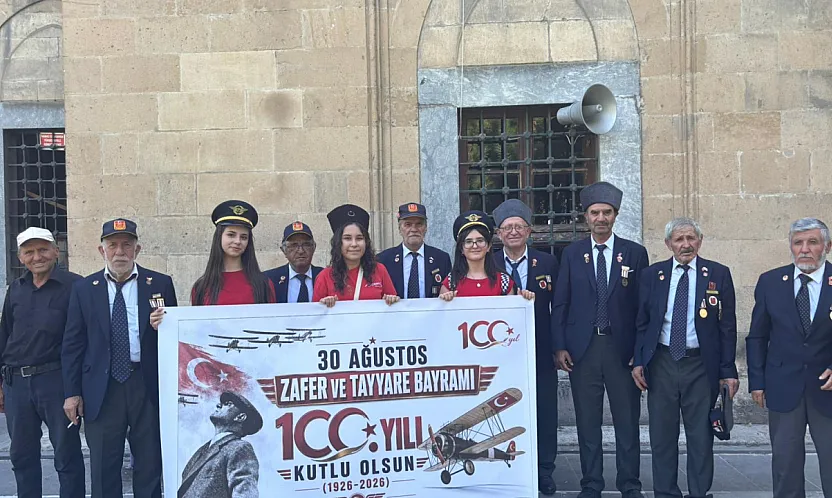 Genç Öğrenciler Tayyare Bayramı'nı Unutmadı