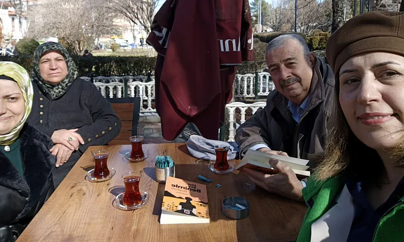 Genç Yazar'ın Kitabına Deneyimli Yazarlardan Tam Not