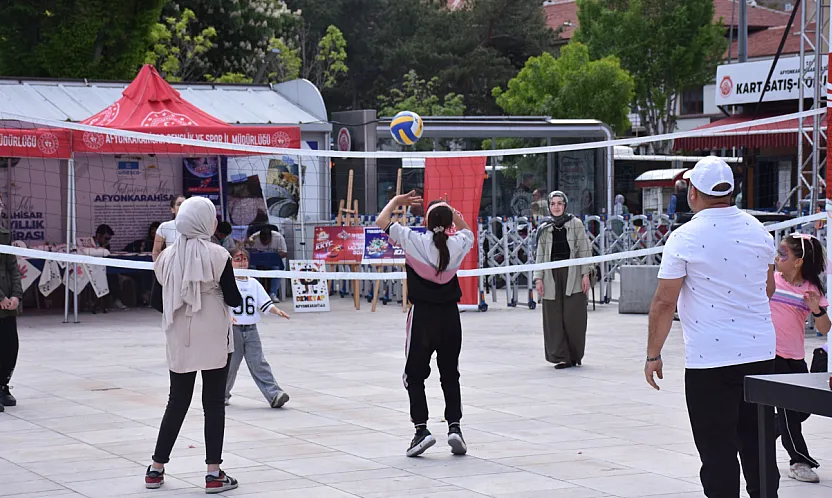 Gençlik Spor Festivali'nde Renkli Görüntüler