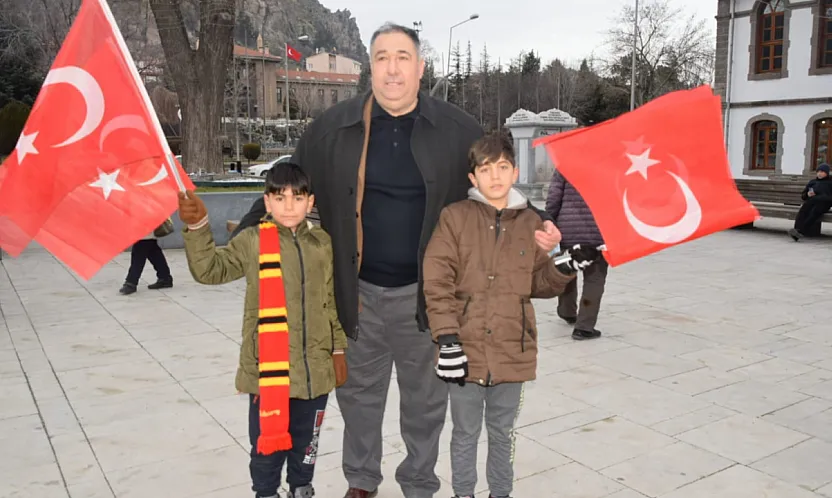 'Gerekirse Bedel Öder, Bayraktan Vazgeçmeyiz'