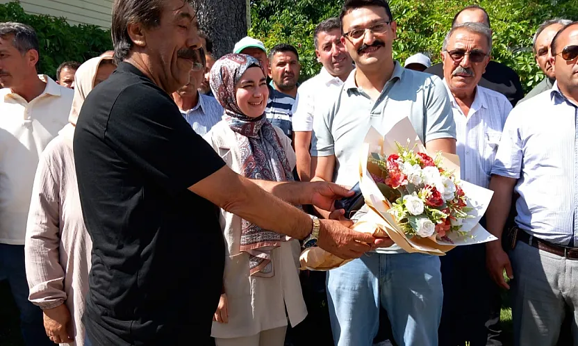 Gönüllere Dokunan Emirdağ Kaymakamı Konvoyla Uğurlandı