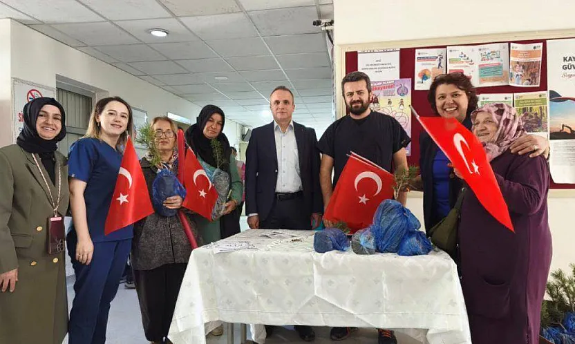 Hasta Hakları İçin Türk Bayrağı Ve Fidanlı Kutlama