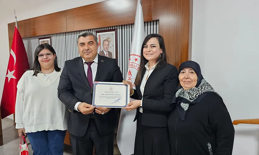 Hayatlara Dokunan Öğretmene Belge Verildi
