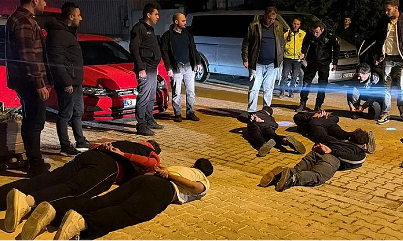 Her Yerde Varlar. Ters Kelepçe İle Gözaltına Alındılar