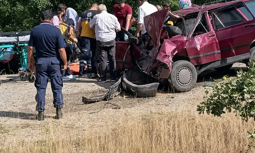 İki Otomobil Çarpıştı: 1 Ölü 5 Yaralı
