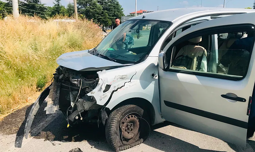 İki Otomobilin Çarpıştığı Kazada 4 Kişi Yaralandı