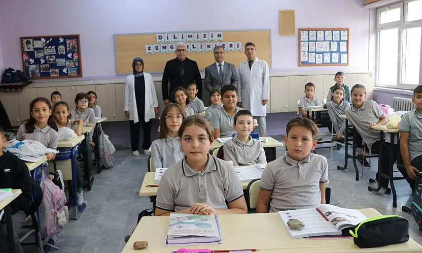 İl Milli Eğitim Müdürü Altınkaynak Sınıfa Girdi: Öğrencilerle Birlikte Ders İşledi