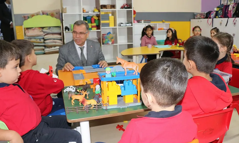 İl Müdürü Kapıyı Çaldı Sınıfa Girdi: Öğrencilerle Böyle Buluştu