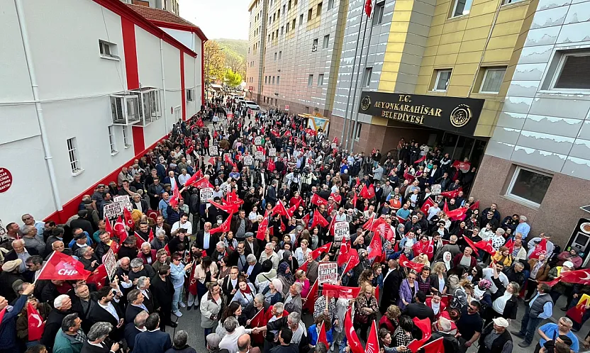 İlk Yapacağın İş, Fesli Kadir'in Mezarını Ziyaret