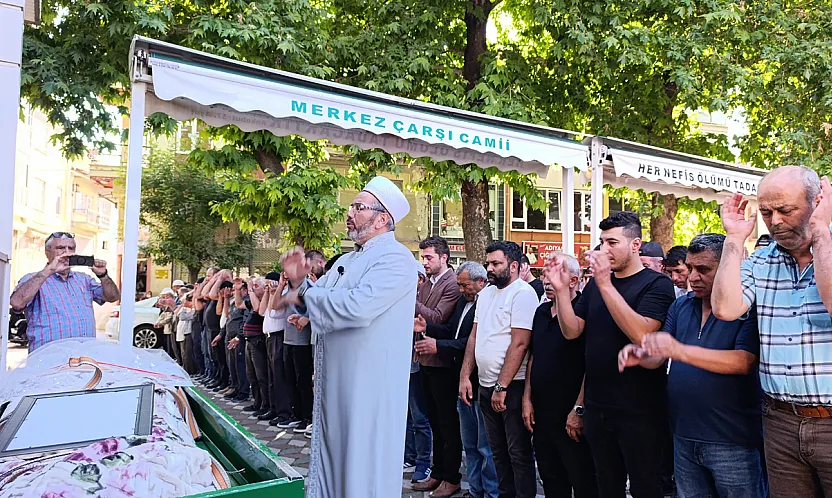 Isparta'da Ölü Bulunan 2 Gençten Biri Afyon'da Toprağa Verildi