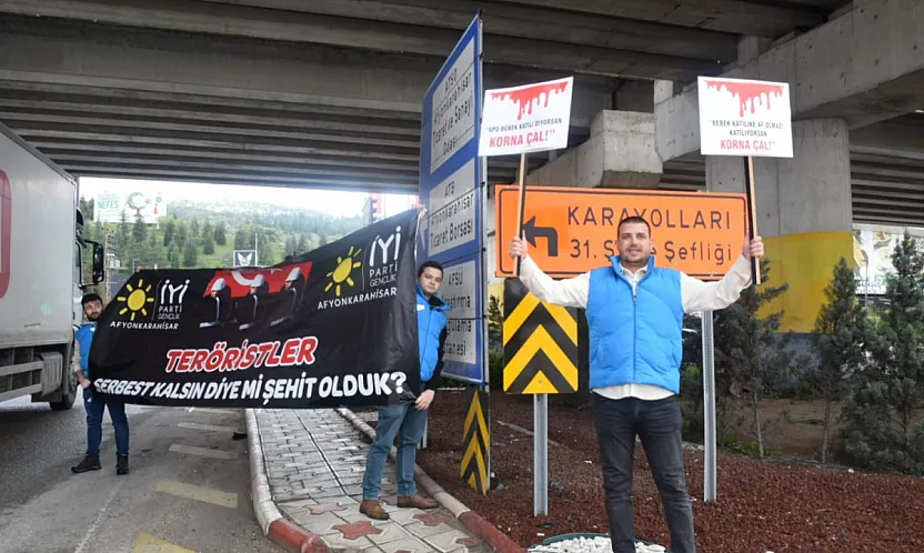 İYİ Partili Gençlerden Sıra Dışı Protesto