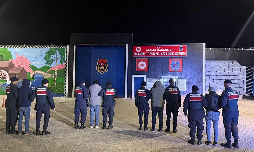 Jandarma, zehir satıcılarına nefes aldırmıyor