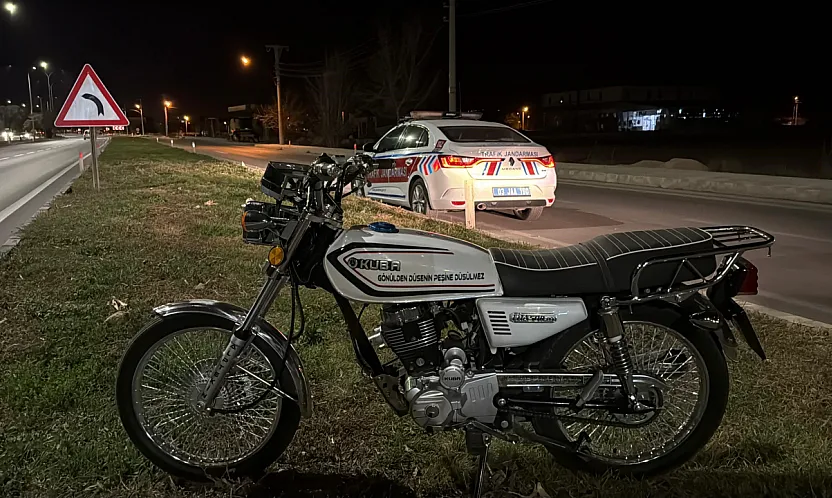 Kaldırıma Çarpıp Devrilen Motosiklette 2 Kişi Yaralandı