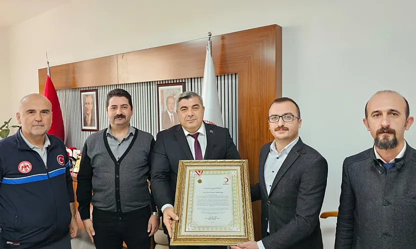 Kan Bağışı Kampanyalarındaki Başarısı Müdür Sünnetci'ye, Madalya Getirdi