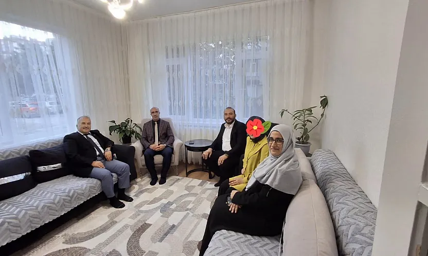 Kapısını Çaldılar, Birlikte Kutladılar