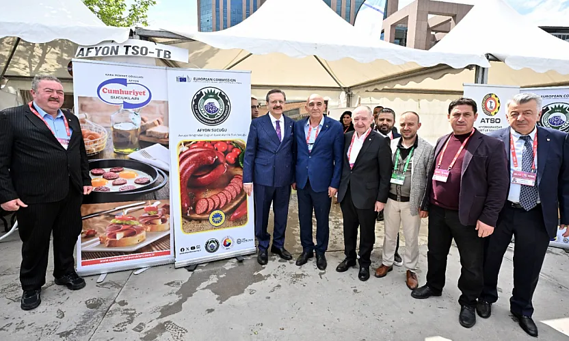 Kayserili Hisarcıklıoğlu, AB Tescilli Afyon Sucuğu Önünde Poz Verdi
