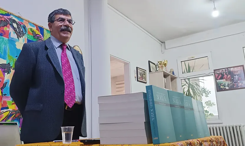 Kendi Doğum Gününde, Afyon'a Sözlük Hediye Etti Afyon'a Özgü 6 Bin Söz Varlığı Bu Kitapta