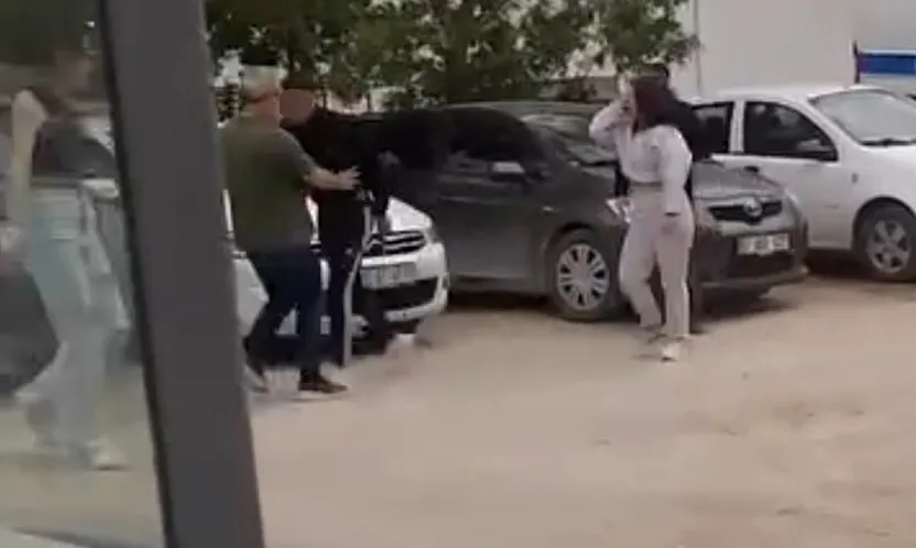 Kızların Kavgasını Ayırırken Canından Oluyordu