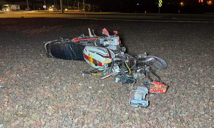 Kontrolden Çıkan Motosiklet Paramparça Oldu