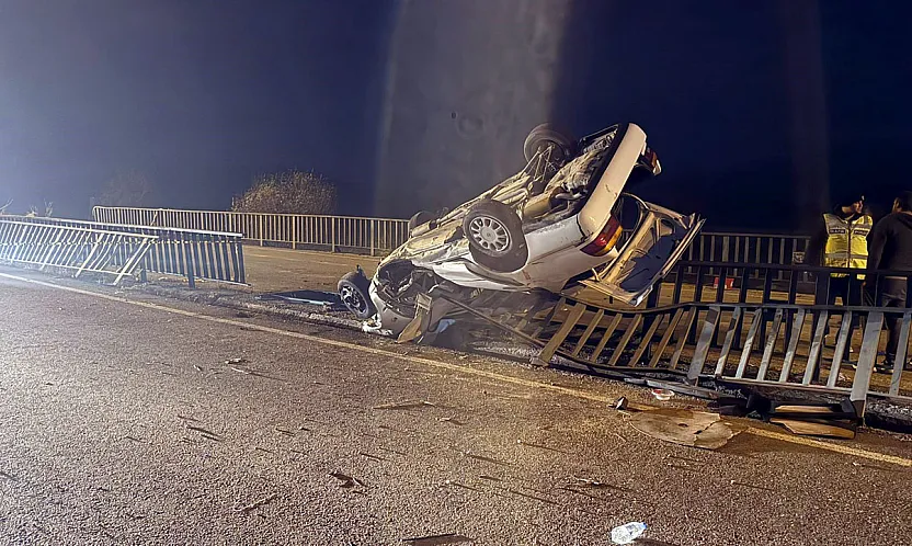 Köprü Demirlerine Çarpıp Hurdaya Döndü: 1 Kişi Öldü