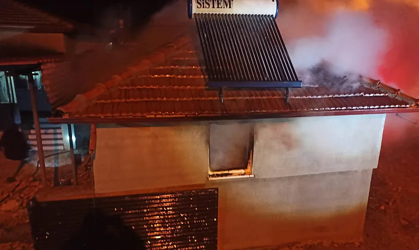 Köy Evinde Çıkan Yangın Korkuttu